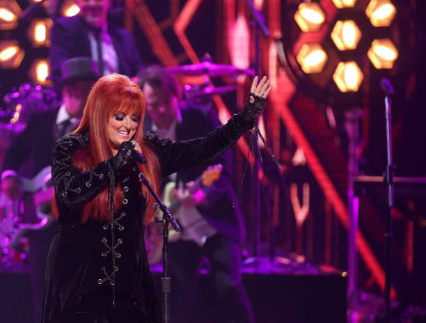 Wynonna Judd Performance Reactions Dynamic Stage Performance
