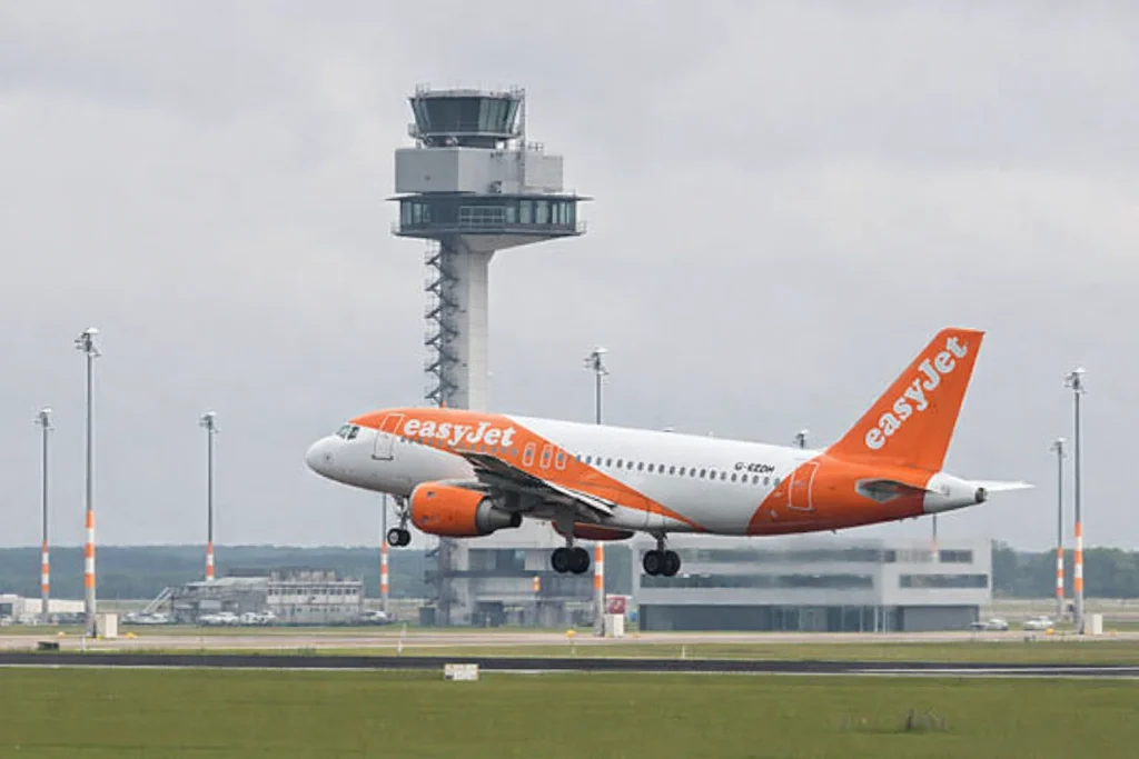 EasyJet U2238 Pilot-ATC Communication During Emergency Landing